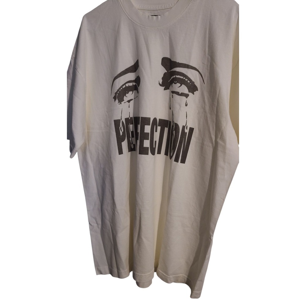 Brand New Strawberry Perfection Eyes White Short Sleeve T-Shirt Size XL‎